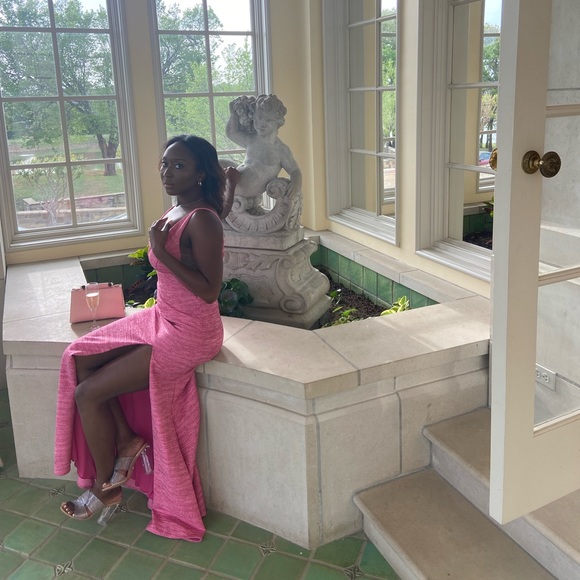 Size 6-8 GLITTER GOWN PLUNGING NECKLINE MERMAID FITTED - Picture 2 of 2